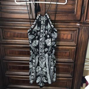 🖤Black and white paisley print romper